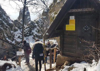 Uczniowie na wycieczce w Ojcowskim Parku Narodowym